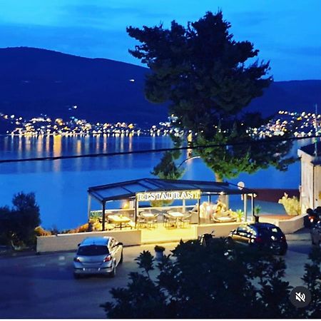 Copacabana Beach Apartments Trogir Bagian luar foto