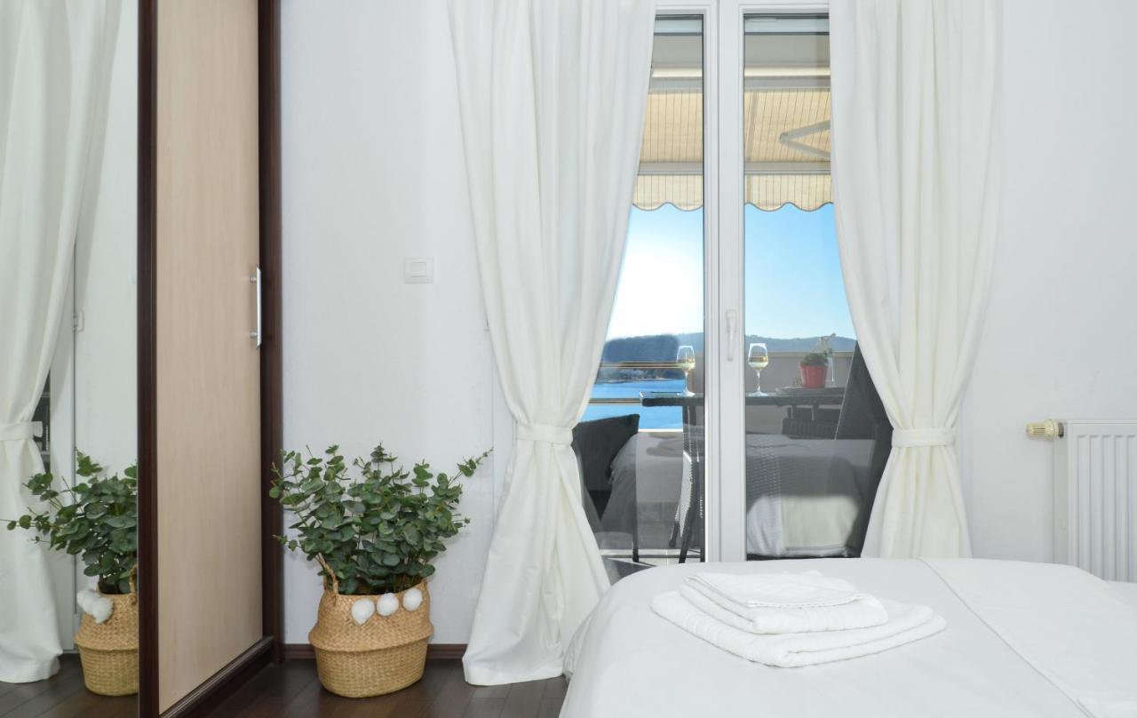 Copacabana Beach Apartments Trogir Bagian luar foto