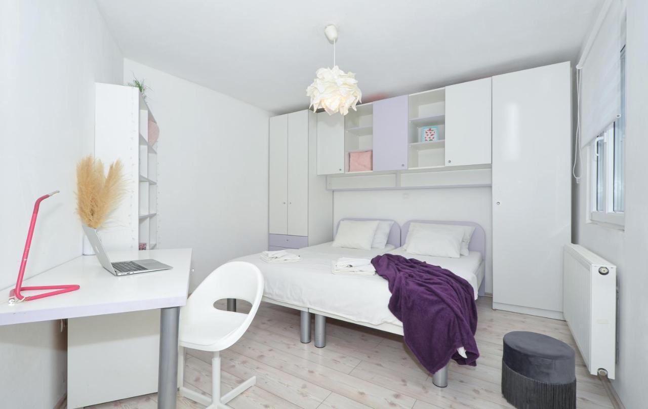 Copacabana Beach Apartments Trogir Bagian luar foto