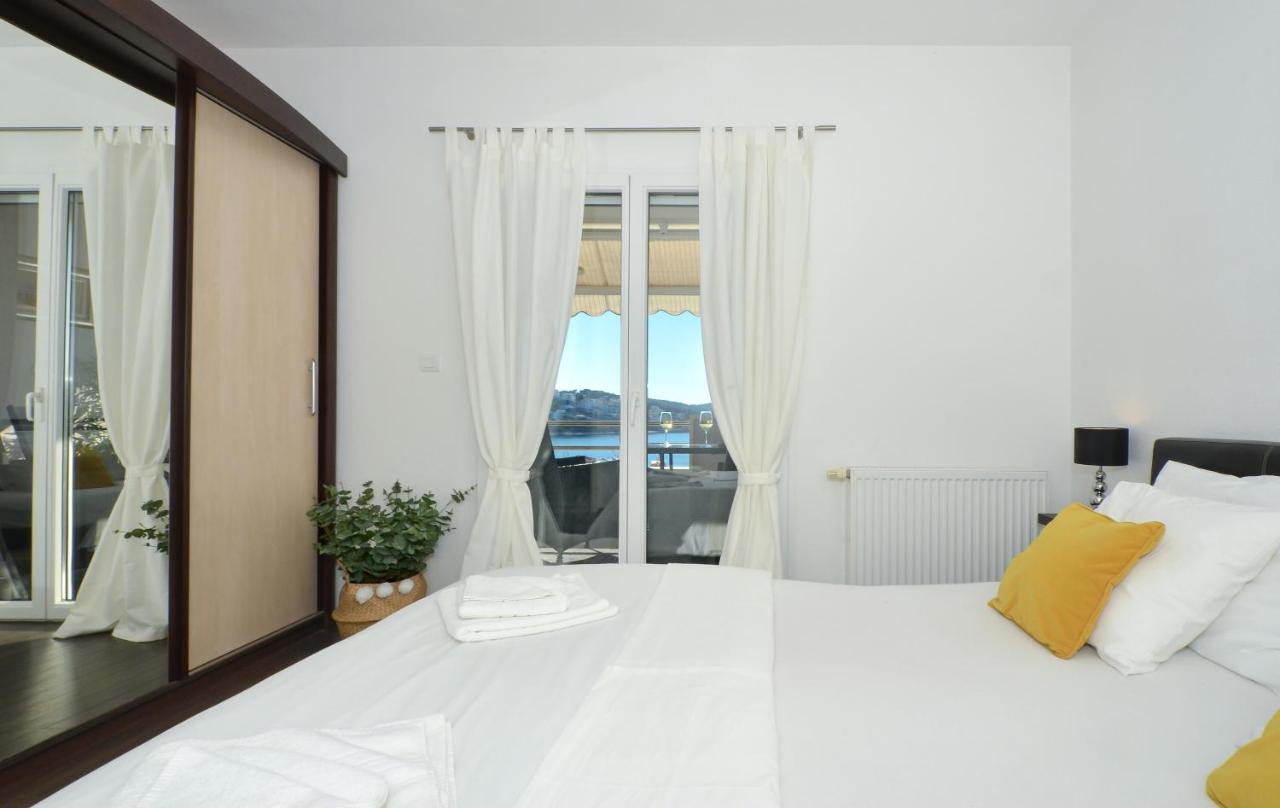 Copacabana Beach Apartments Trogir Bagian luar foto