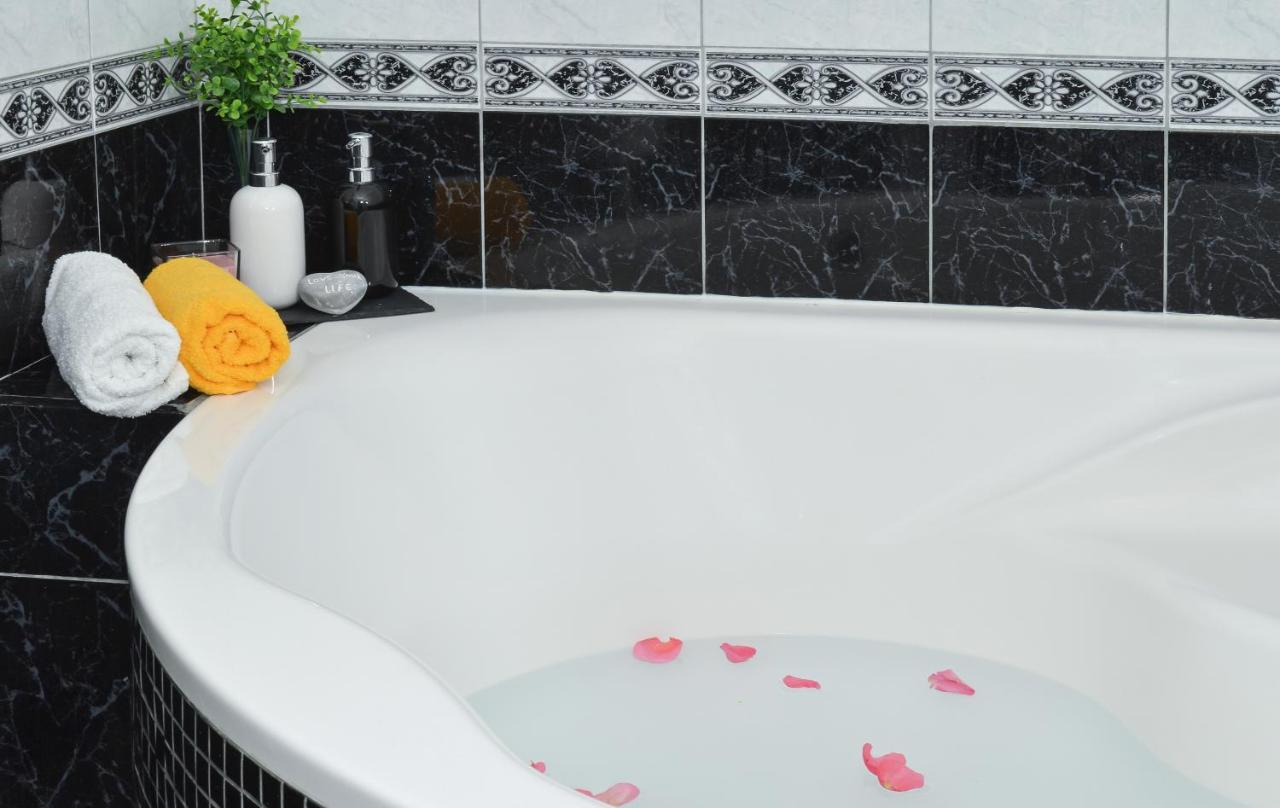 Copacabana Beach Apartments Trogir Bagian luar foto