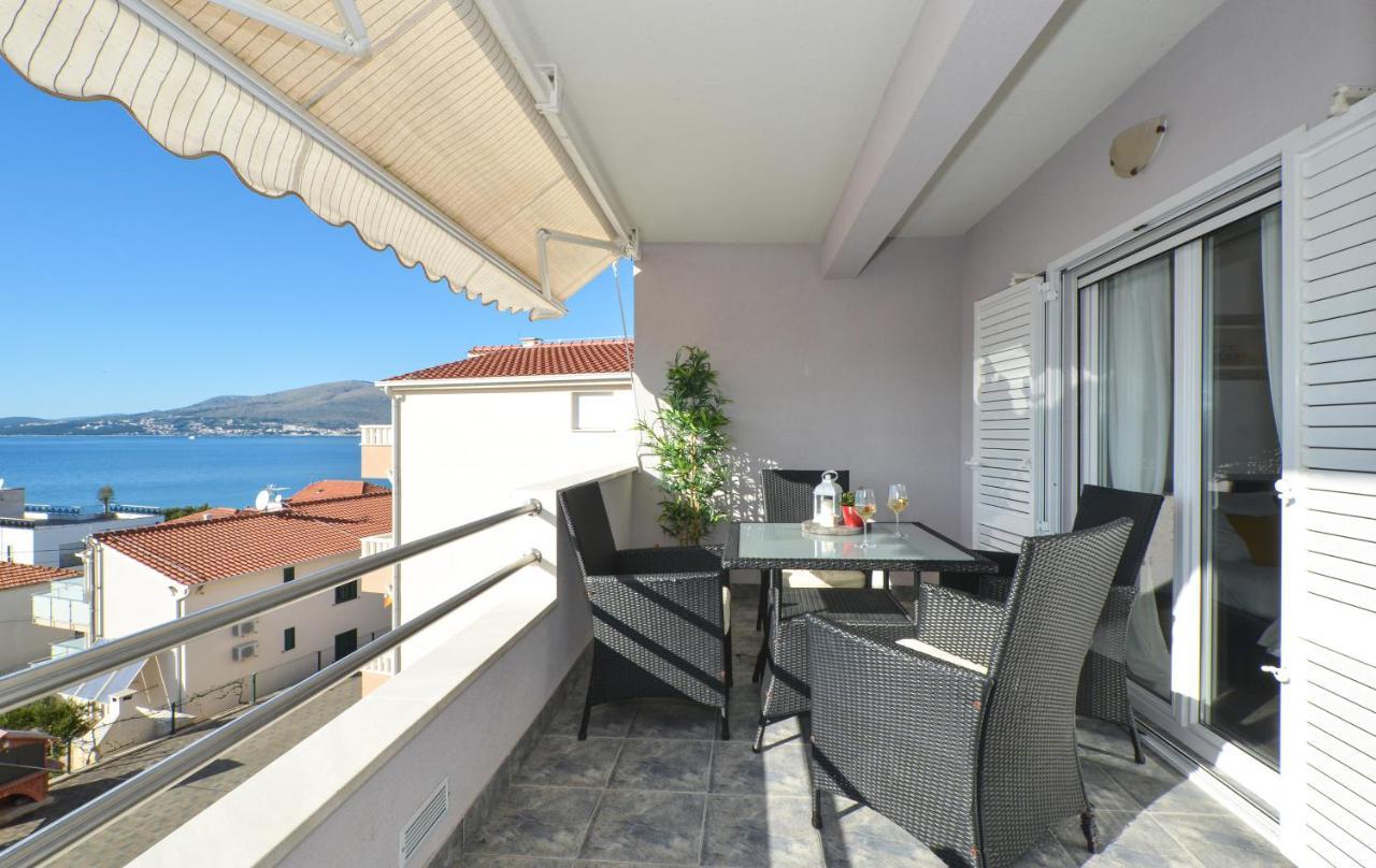 Copacabana Beach Apartments Trogir Bagian luar foto