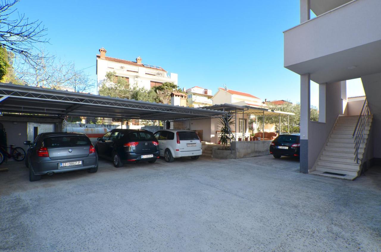 Copacabana Beach Apartments Trogir Bagian luar foto