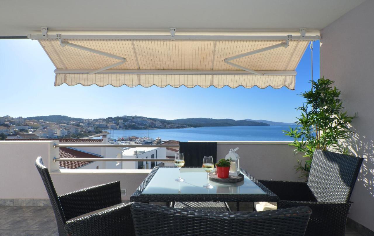 Copacabana Beach Apartments Trogir Bagian luar foto