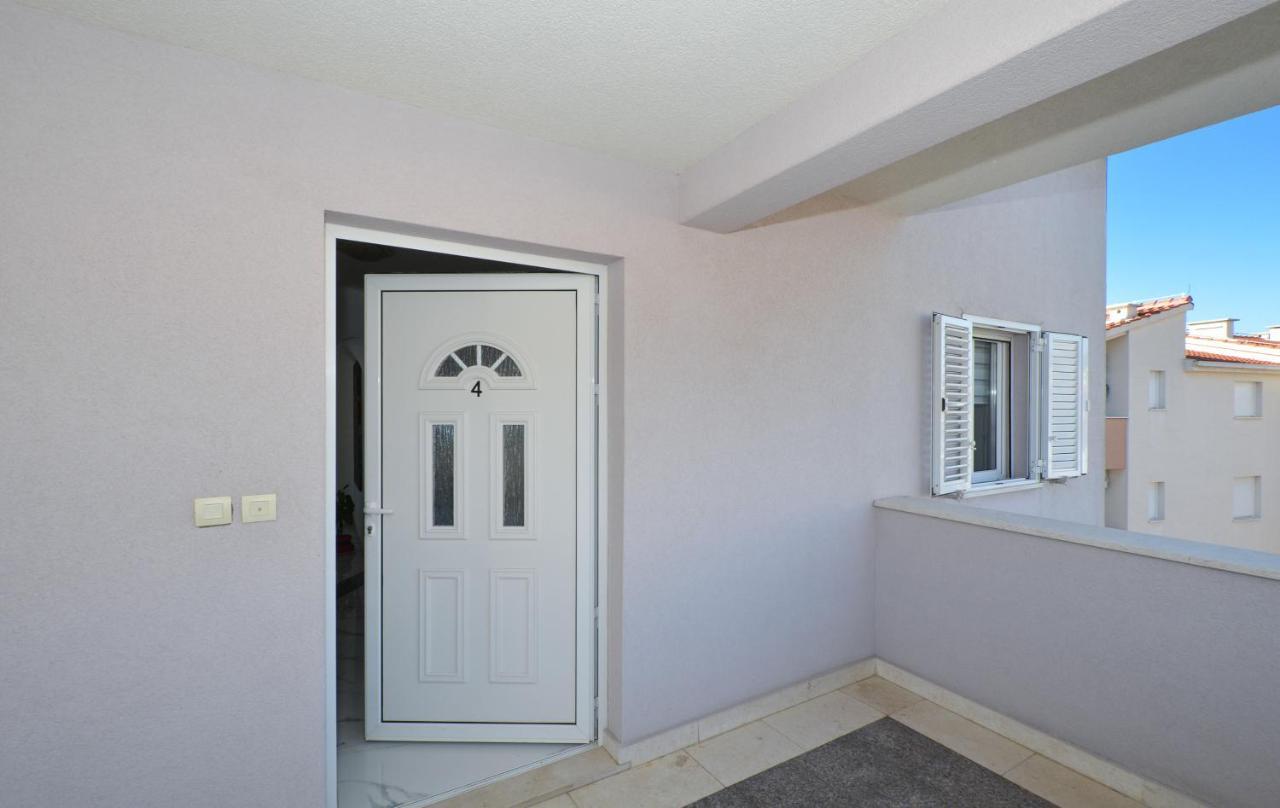 Copacabana Beach Apartments Trogir Bagian luar foto
