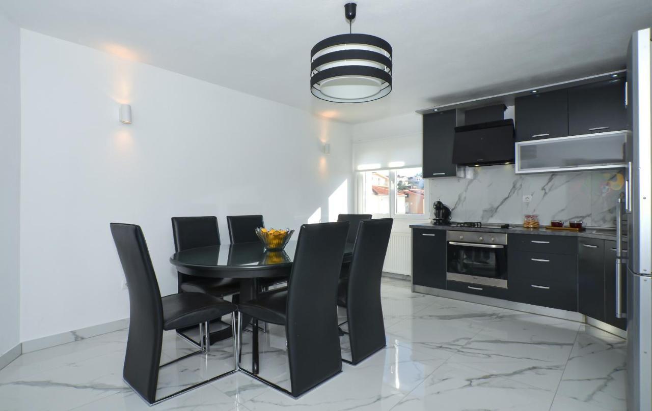 Copacabana Beach Apartments Trogir Bagian luar foto