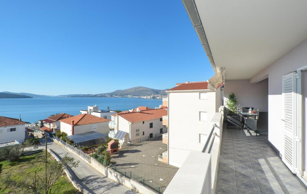Copacabana Beach Apartments Trogir Bagian luar foto