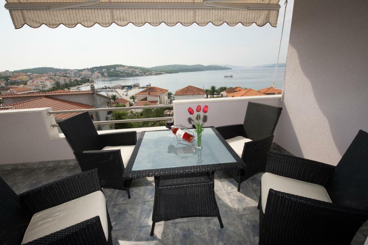 Copacabana Beach Apartments Trogir Bagian luar foto